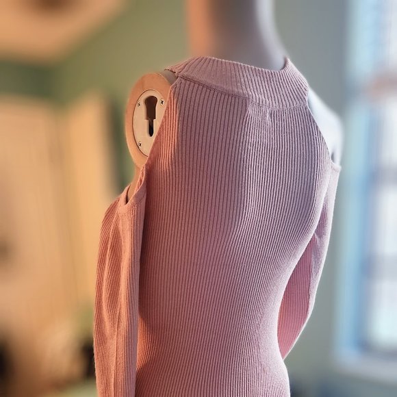 VINTAGE DRESSING Long Pink Cold Shoulder Bodycon Dress, One Size - Picture 3 of 6